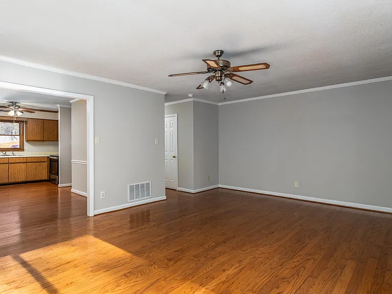 1149 Glendale Dr — Photo 8