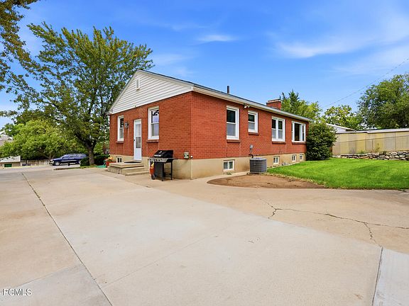 3rd image of 2983 S Orchard Dr
