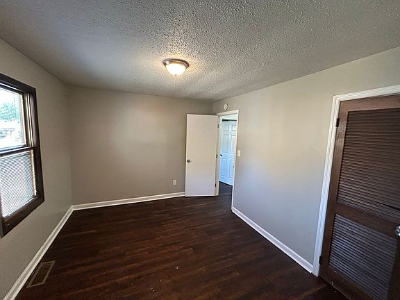 5th image of 2115 Lee High Dr NE