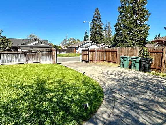 2nd image of 3820 Hillcrest Ln