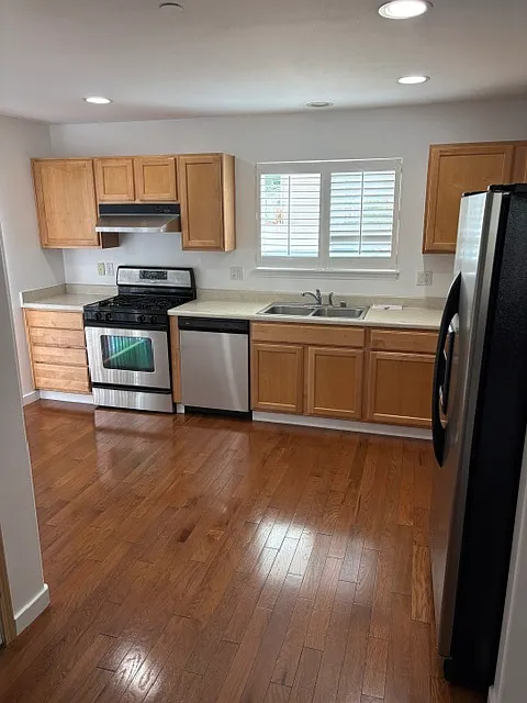 3 bed, 2.5 bath, 2274 sqft, $2,750 — Photo 4