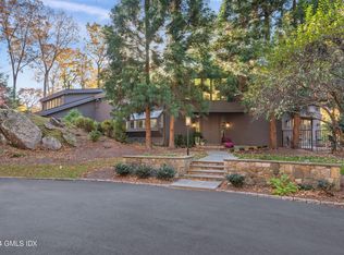 99 Londonderry Dr, Greenwich, CT 06830