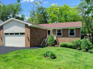 521 Longbeach Rd, Lakemoor, IL 60051