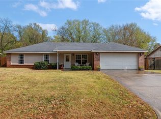 2146 S Clover Dr, Fayetteville, AR 72701