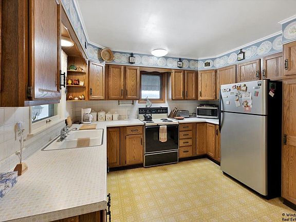 5th image of 1437 Lawrence Ave
