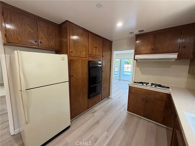 6621 Whitman Ave — Photo 8