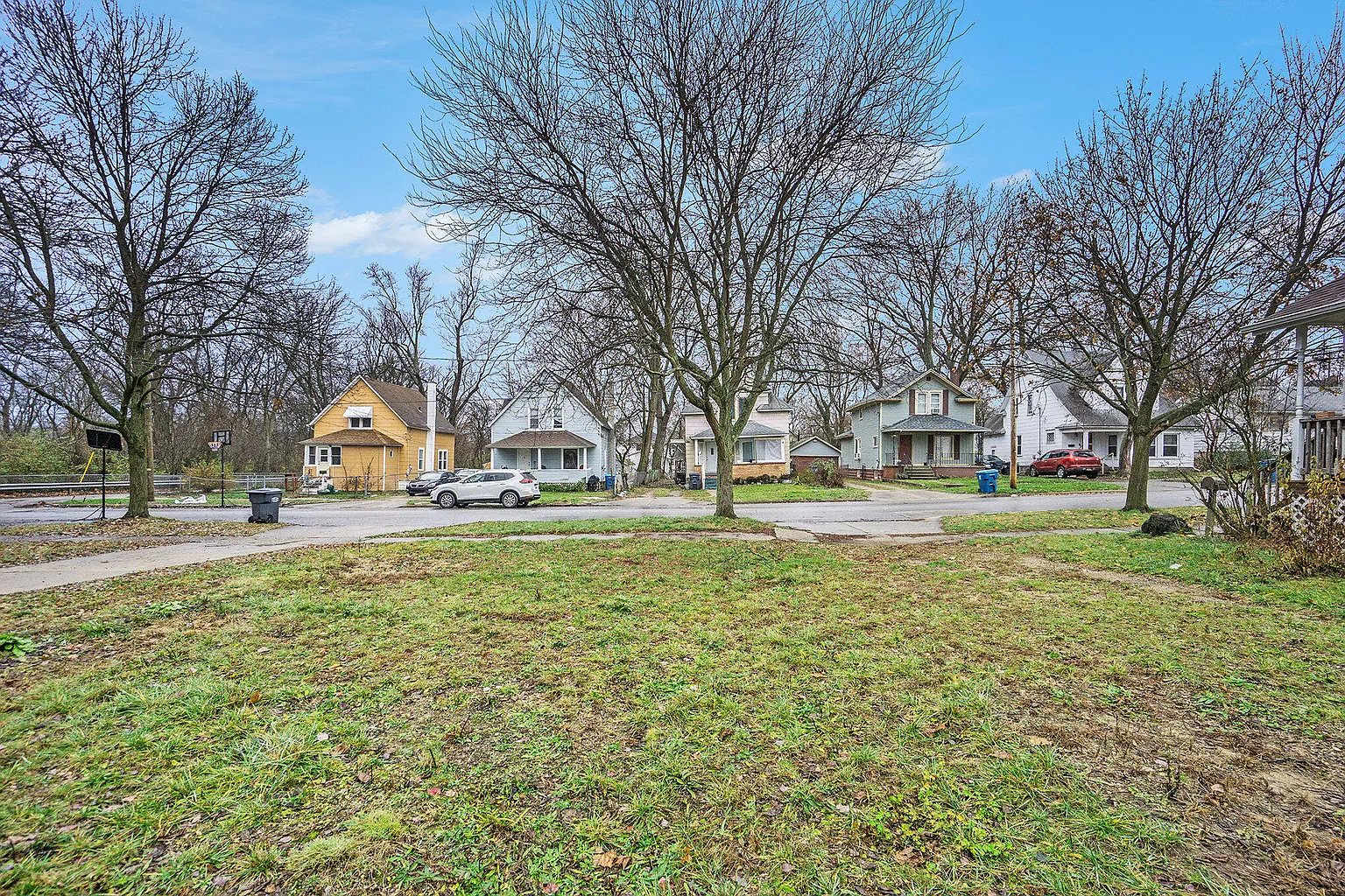 452 Clinton Ave photo 1