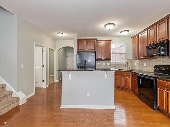 4th image of 16317 Meadowlands Ct