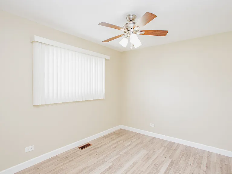 720 Durham Ln — Photo 13
