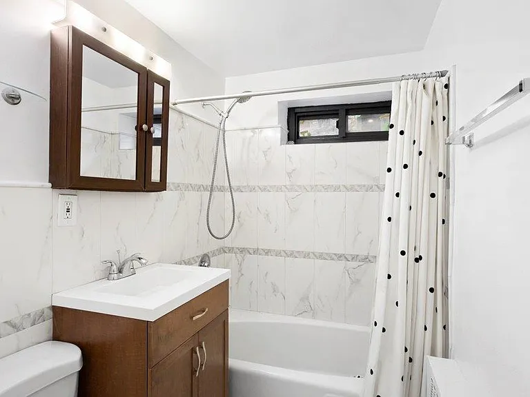 235 E 51st St #2D — Photo 5
