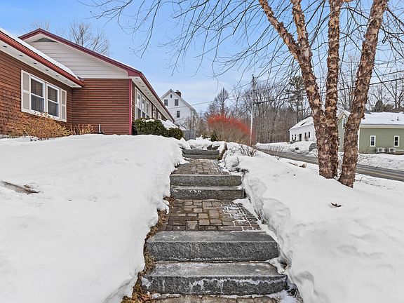 3rd image of 937 Duck Pond Road