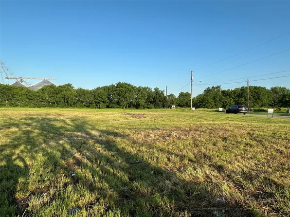 527 W Oak St, Gunter, TX 75058
