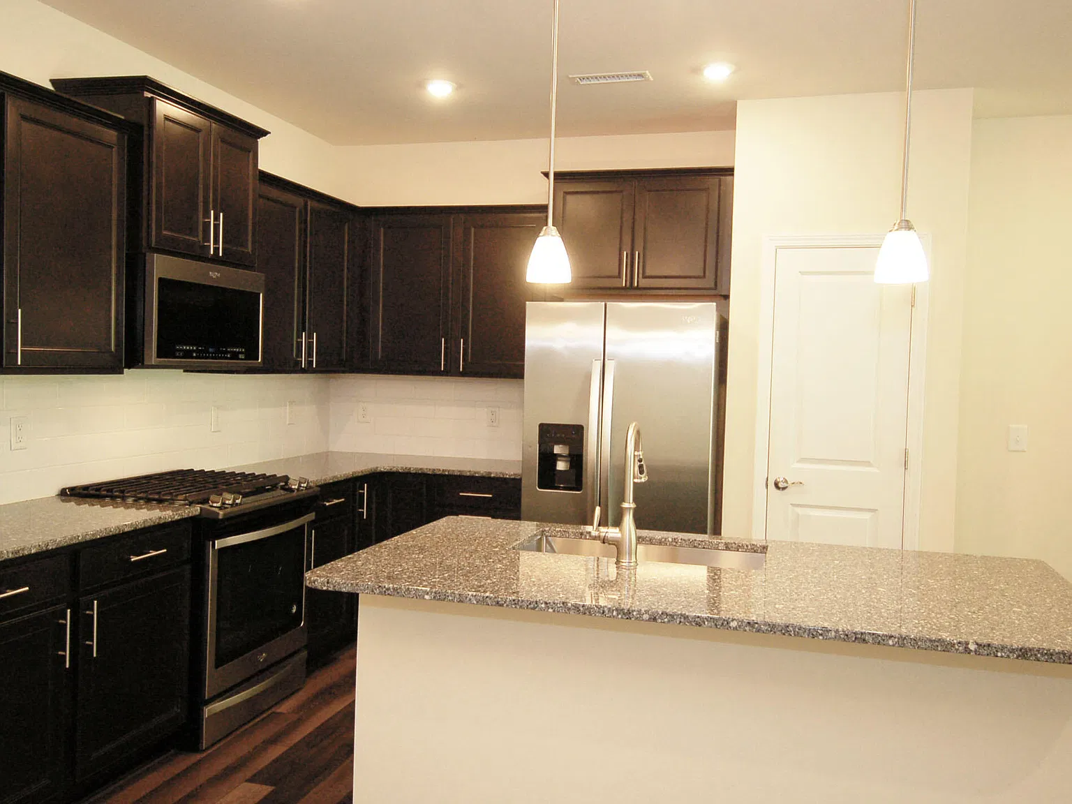 3 bed, 2.5 bath, 1516 sqft, $1,850 — Photo 2