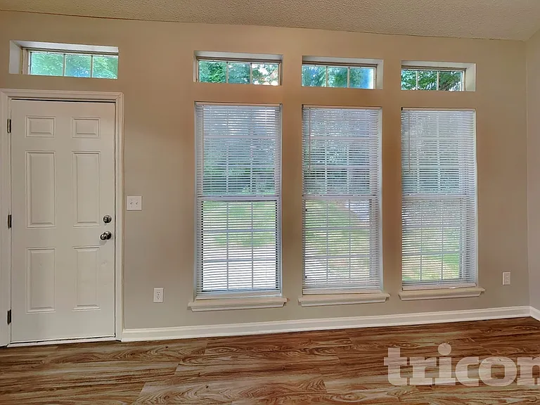 10347 Battle Ct — Photo 2