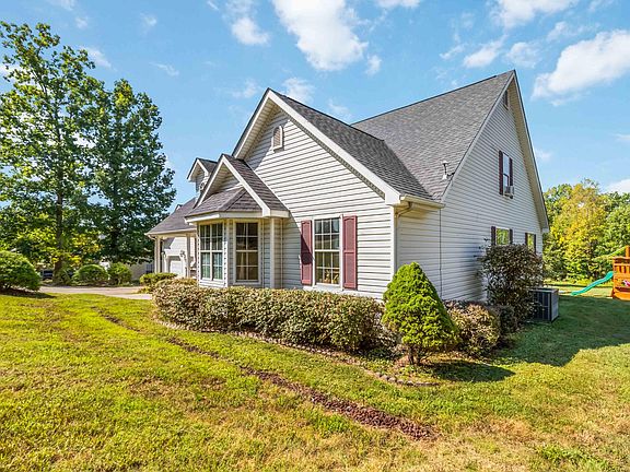 5th image of 221 Sandy Hills Ln