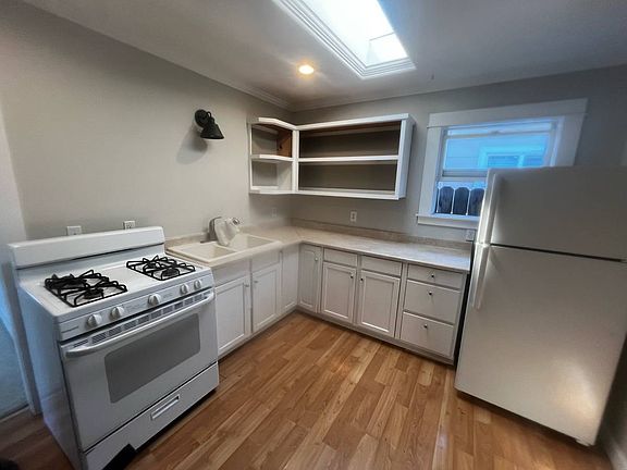 3rd image of 541 Buchon St #2