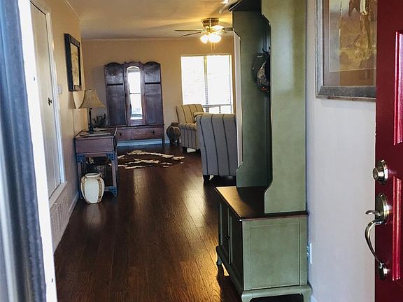 4th image of 415 Hillside Dr