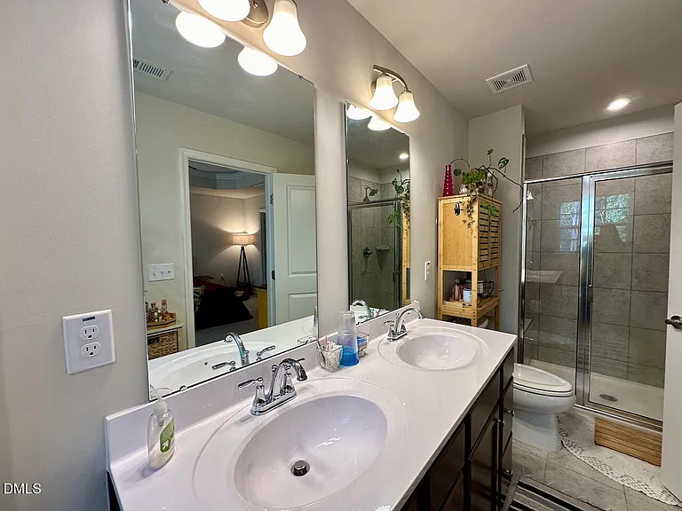 921 Romeria Dr — Photo 20