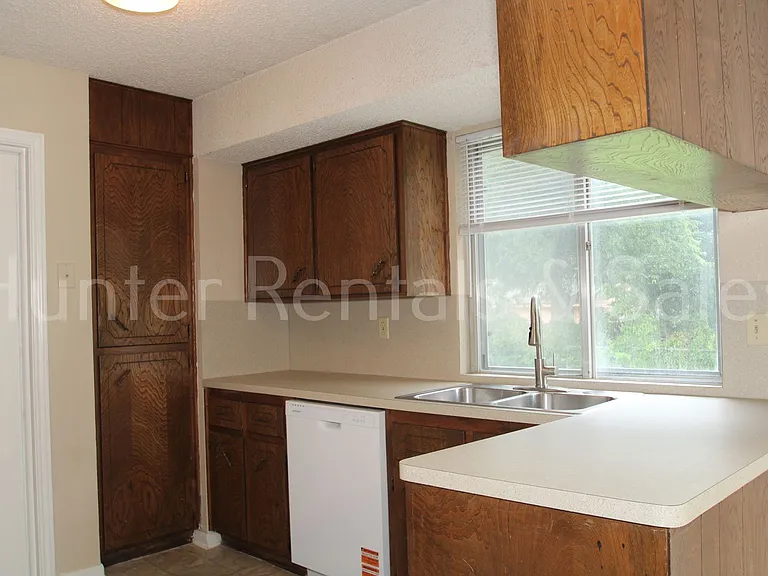 2810 Lawndale St — Photo 17