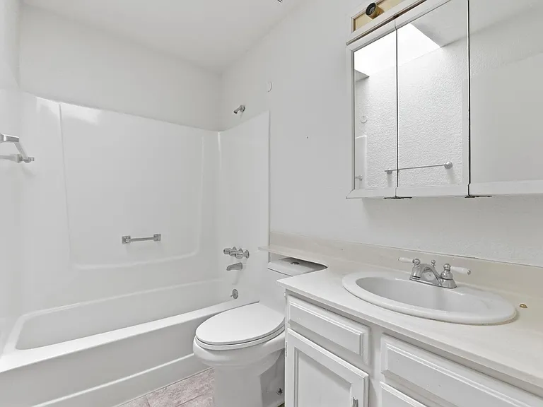 4047 W Sweetwater Ave — Photo 9