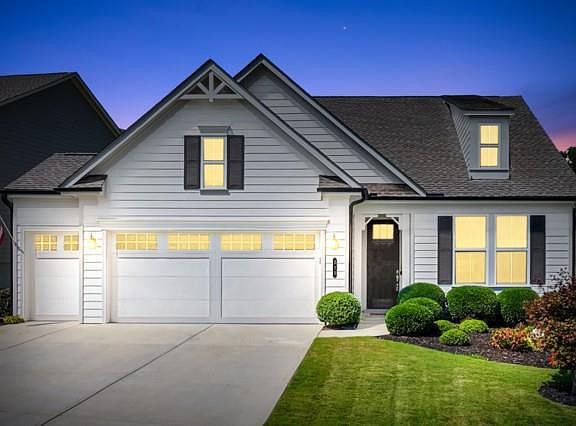 5th image of 215 Silver Ct