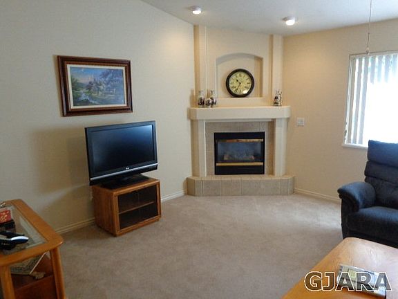 3rd image of 2493 Lake Park Ct Unit A