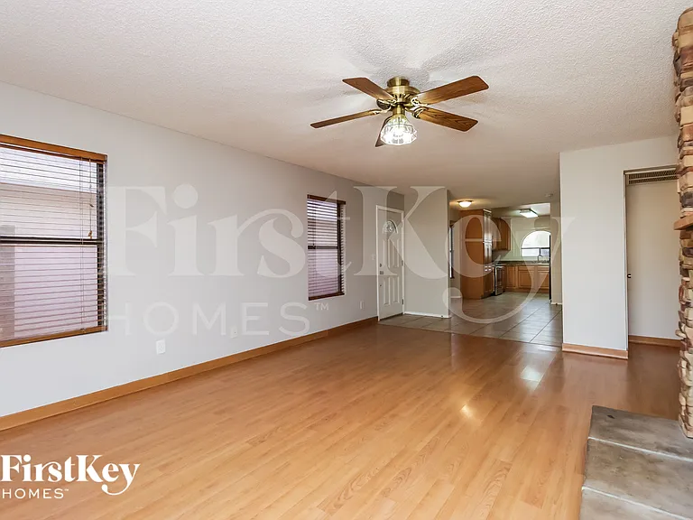 6410 W Townley Ave — Photo 5