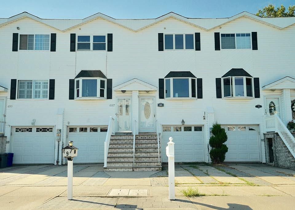 1st image of 495 Medina St