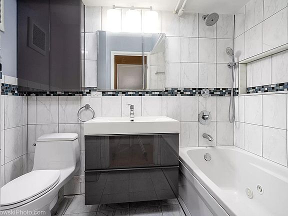 2nd image of 9714 Bianco Ter