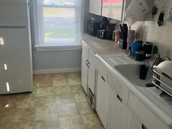4th image of 4504 Verona St