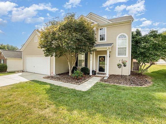 4th image of 15916 Bubbling Branch Ln