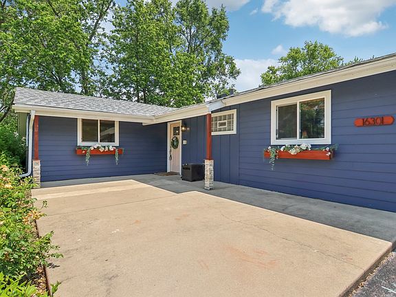 3rd image of 16301 Sherwood Dr