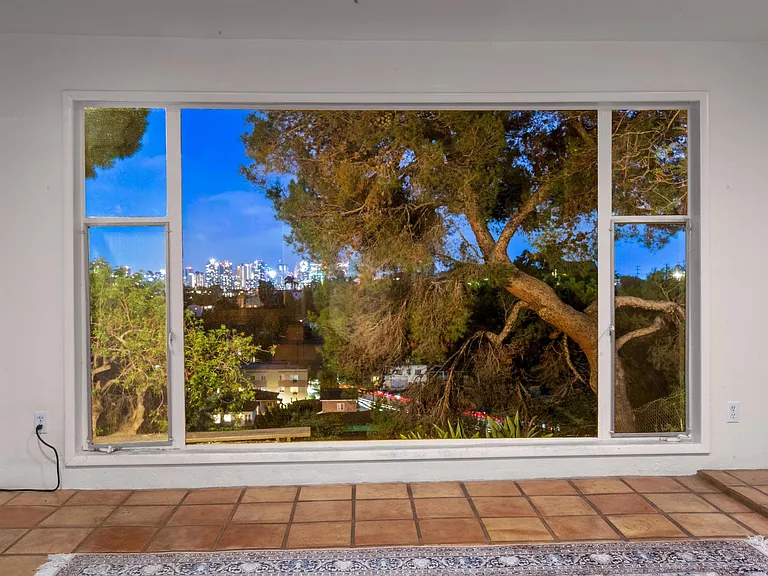 821 Vanderbilt Pl — Photo 3