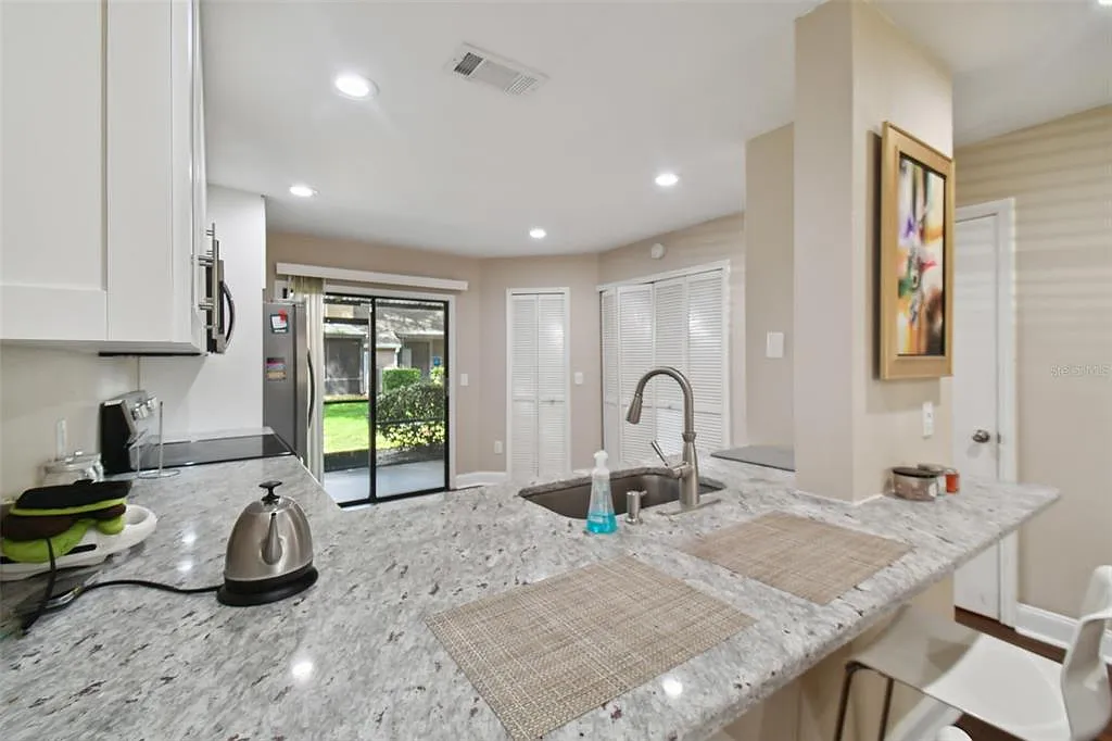 2 bed, 2.5 bath, 1185 sqft, $1,900 — Photo 3
