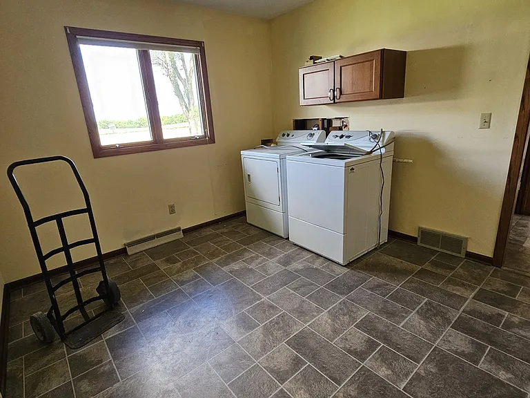 W330N9225 W Shore Dr — Photo 30