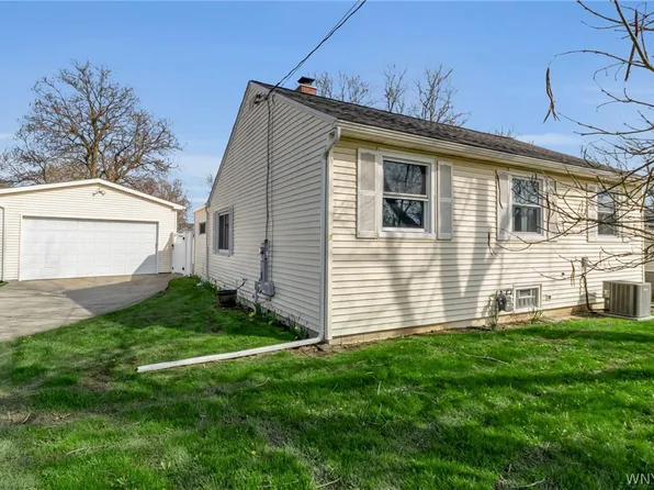 9 Primrose Dr, Cheektowaga, NY 14225