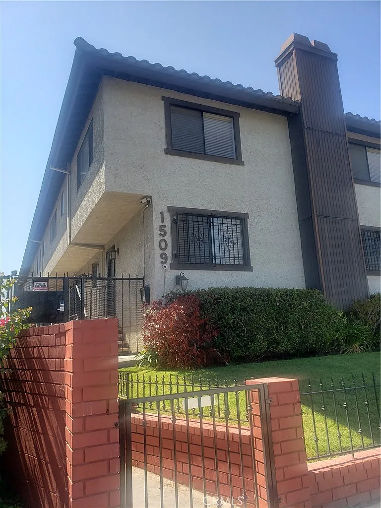 3 bed, 2.5 bath, 1403 sqft, $3,350 — Photo 1