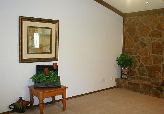3rd image of 323 E Audene Dr