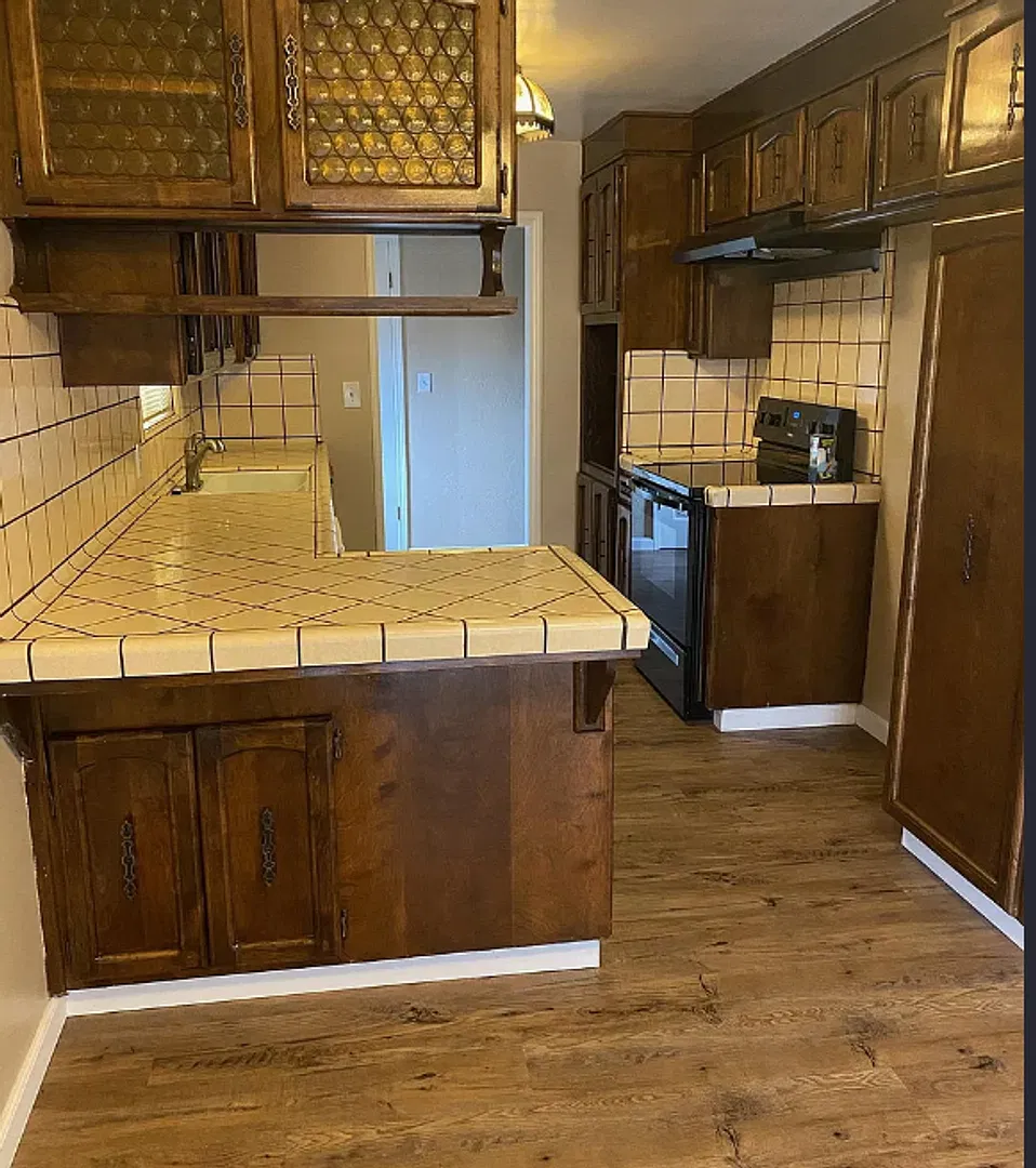 Charming Single-Story Home with Spacious Backyard in Manteca! — Photo 2
