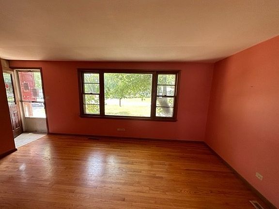4th image of 4916 W Shore Dr