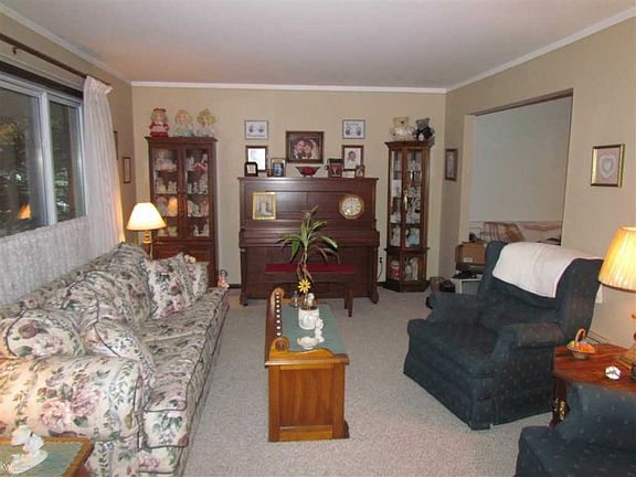 3rd image of 7055 Yorktown Ln