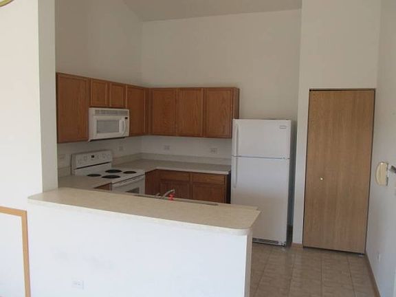 5th image of 417 Silverstone Dr