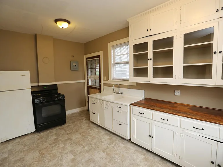 301 Thayer St #B — Photo 7