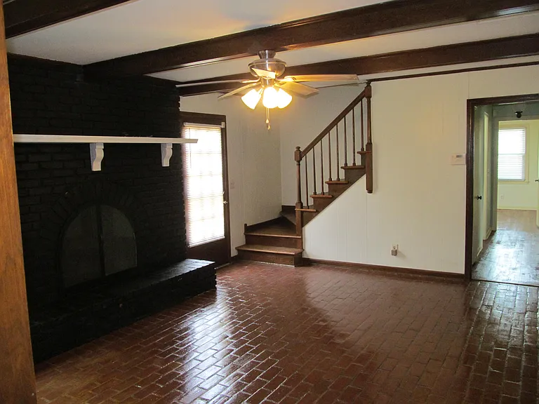 3111 Estes St — Photo 8