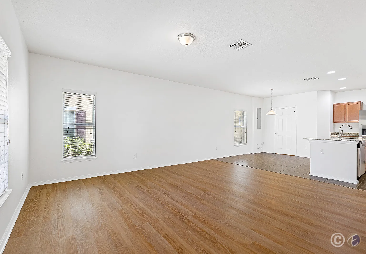 4638 Chatterton Way — Photo 4