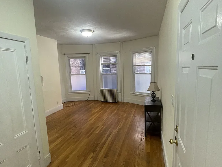 35 Harvard St #A — Photo 10