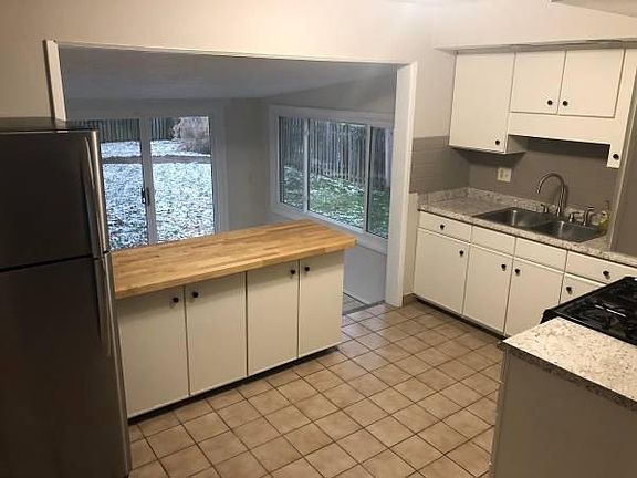 2nd image of 1217 Carolyn Ave
