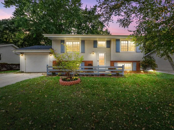 622 Clearview DRIVE, West Bend, WI 53090