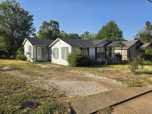 2nd image of 804 Dallas St
