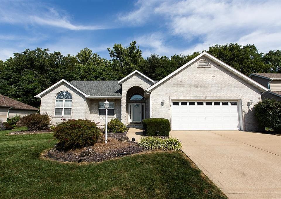 2nd image of 124 Kingsbrooke Blvd